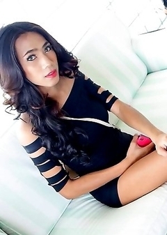 19 year old sexy and horny Thai ladyboy Cheez sucks off white cock